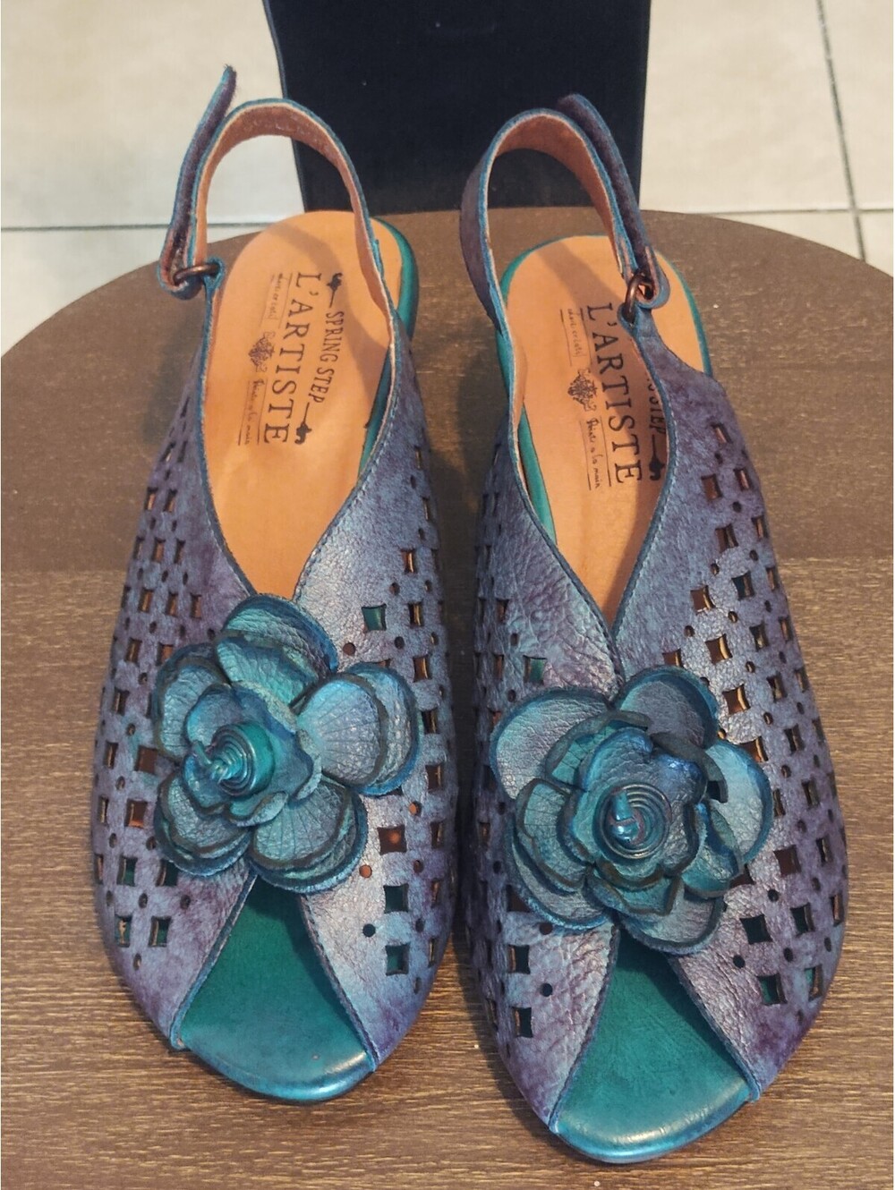 L'Artiste open toe Blue Floral Lovella genuine leather heel slingbacks EUR 39 /8